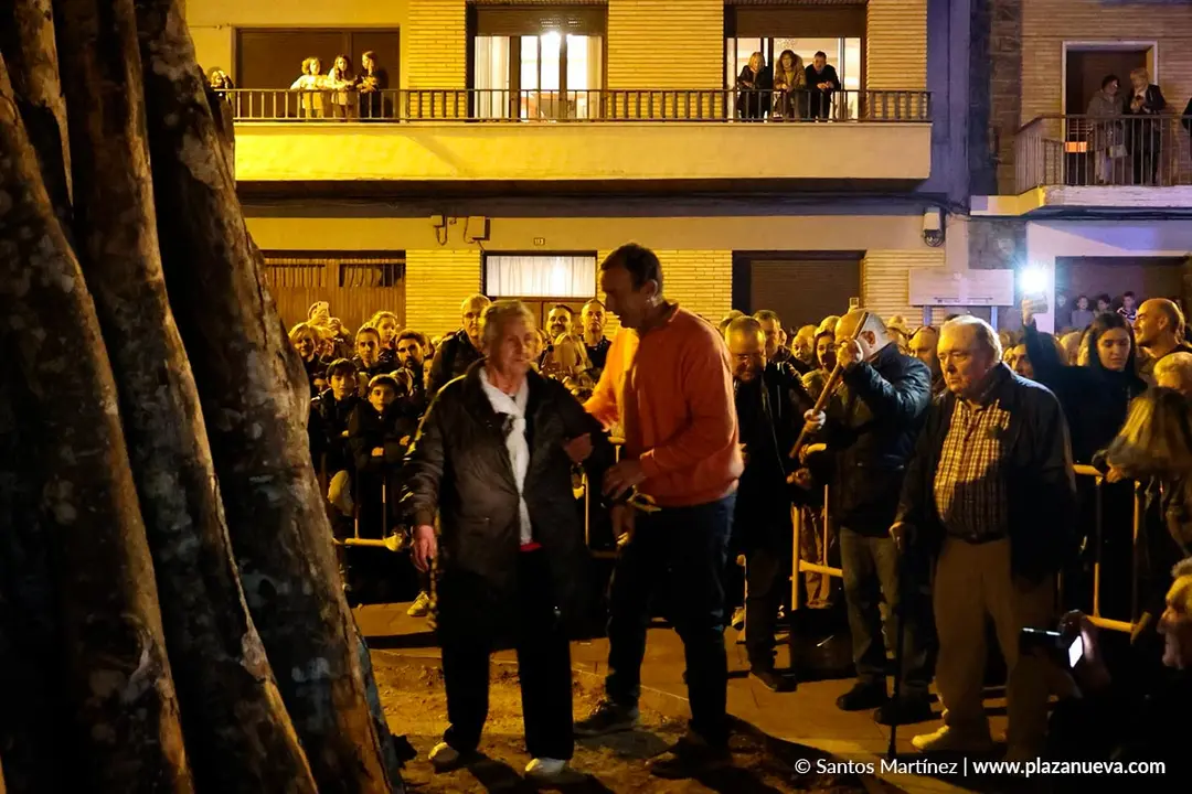 Encendido de la hoguera 16
