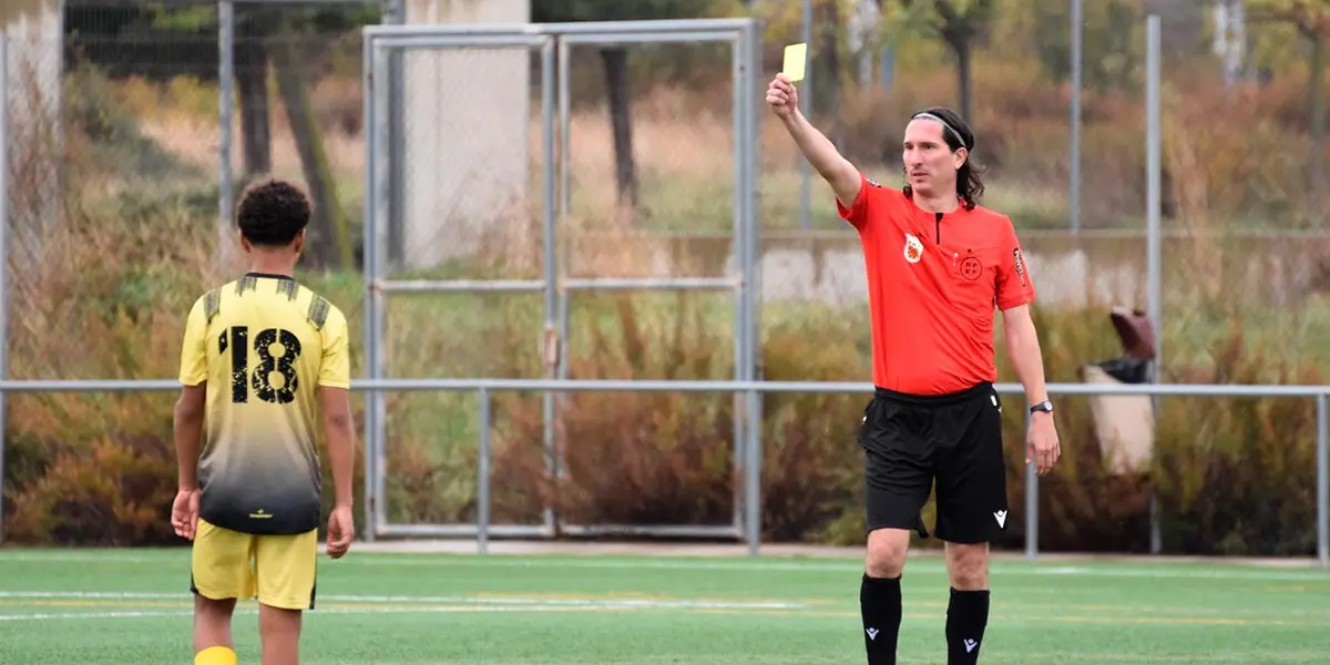 Debut de Iv&aacute;n Garc&iacute;a como &aacute;rbitro 5