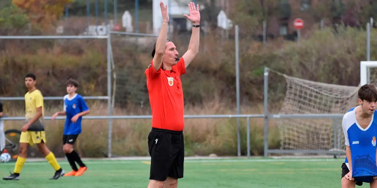 Debut de Iv&aacute;n Garc&iacute;a como &aacute;rbitro 6