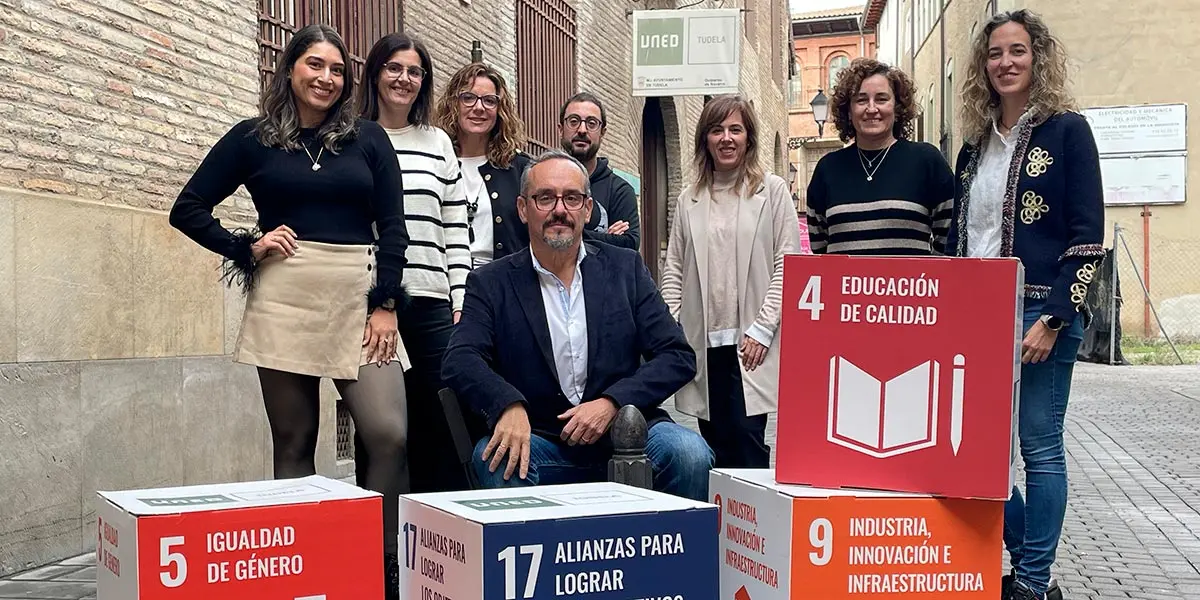 El director de la UNED de Tudela, junto a los miembros de la C&aacute;tedra de Calidad &lsquo;Ciudad de Tudela&rsquo;
