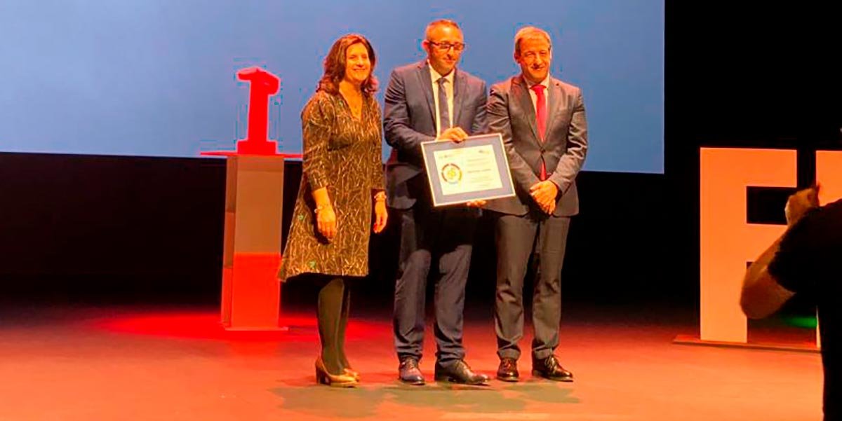 Miguel Ángel Jarauta Marin, gerente de la empresa, recibiendo este galardón de la Fundación Navarra para la Excelencia