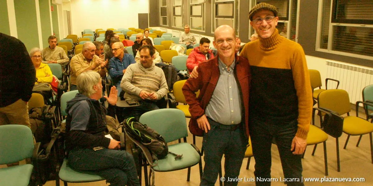 El t&eacute;cnico ambiental Mikel Bazt&aacute;n junto a Eduardo Navascu&eacute;s, de Ecologistas en Acci&oacute;n de la Ribera