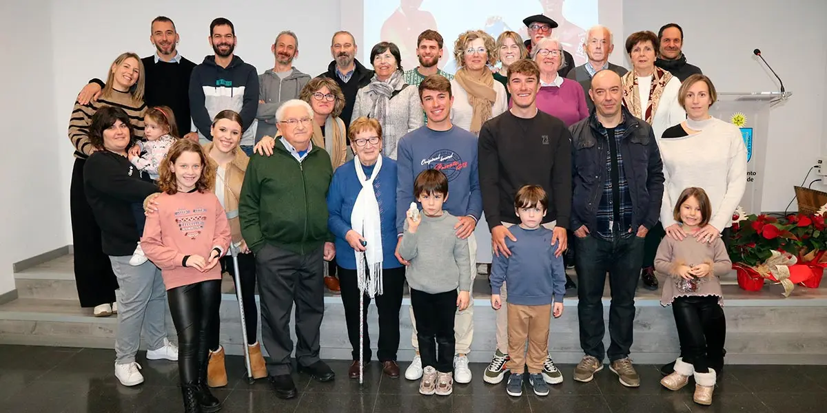 La familia Aznar Vijuesca celebra junto a Unai y Hugo sus impresionantes logros en el ciclismo