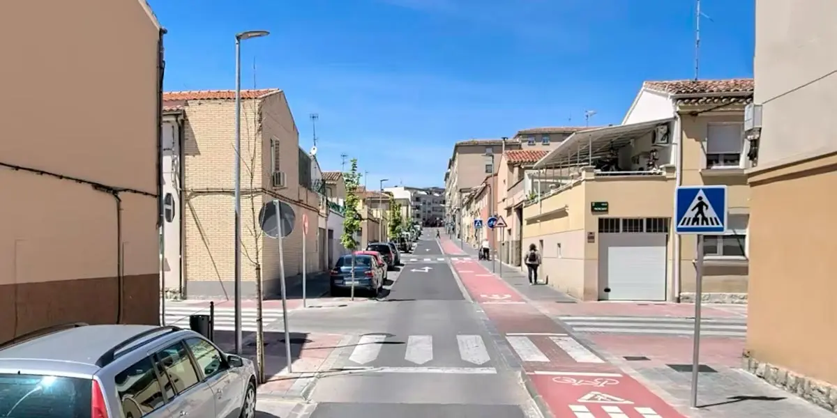 Confluencia de las calles Moncayo y Ador