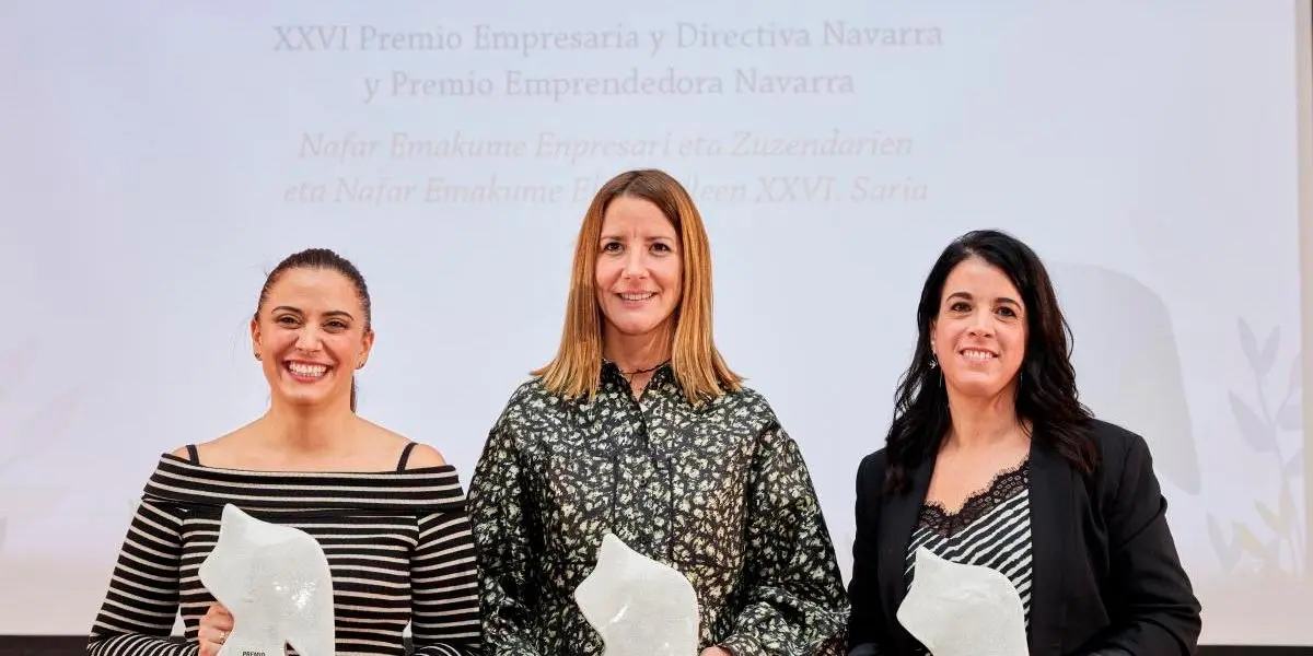 Mar&iacute;a Mena y las tudelanas Elisa Manero y Beatriz Marchite