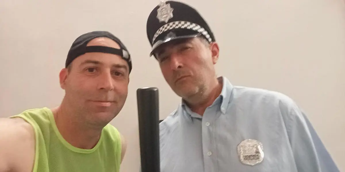 Javier Mun&aacute;rriz en el papel de polic&iacute;a