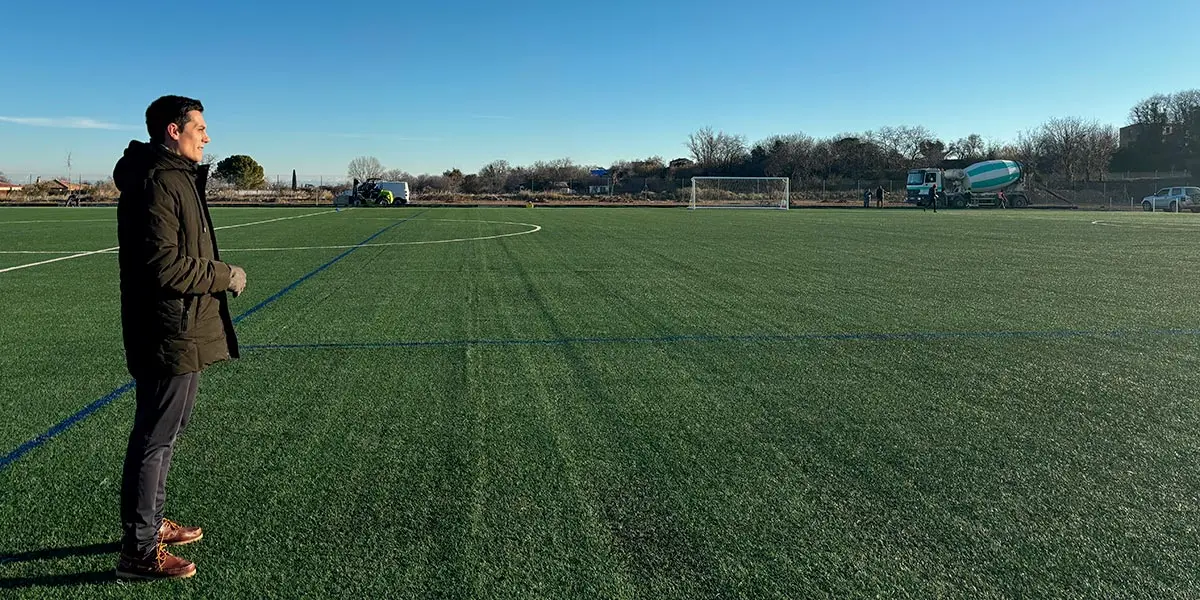 Pablo Escribano, concejal de Deportes visitando las obras