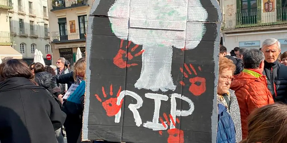 Funeral por los &aacute;rboles del muro en Tudela 4