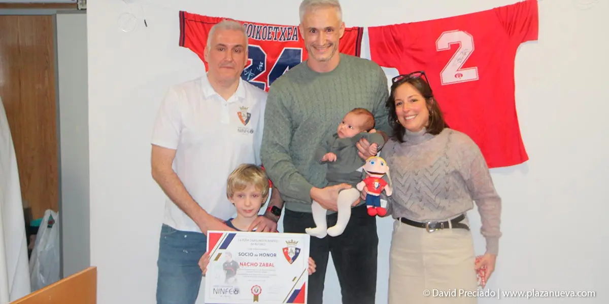 Entrega de premios Ninfeo Rojillo 10   Fran Zabal Almaz&aacute;n entreg&oacute; el diploma de socio de honor a Nacho Zabal