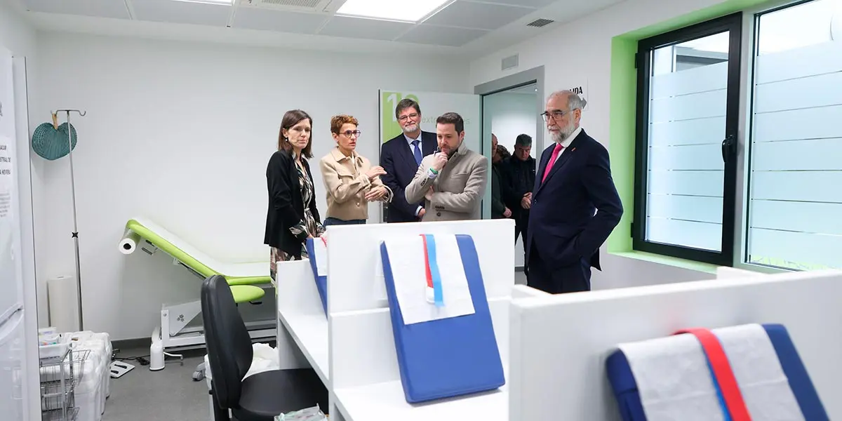 Mar&iacute;a Chivite, Fernando Dom&iacute;nguez,Alejandro Toquero, Jes&uacute;s Alfredo Mart&iacute;nez Larrea y Ana Campillo durante la visita