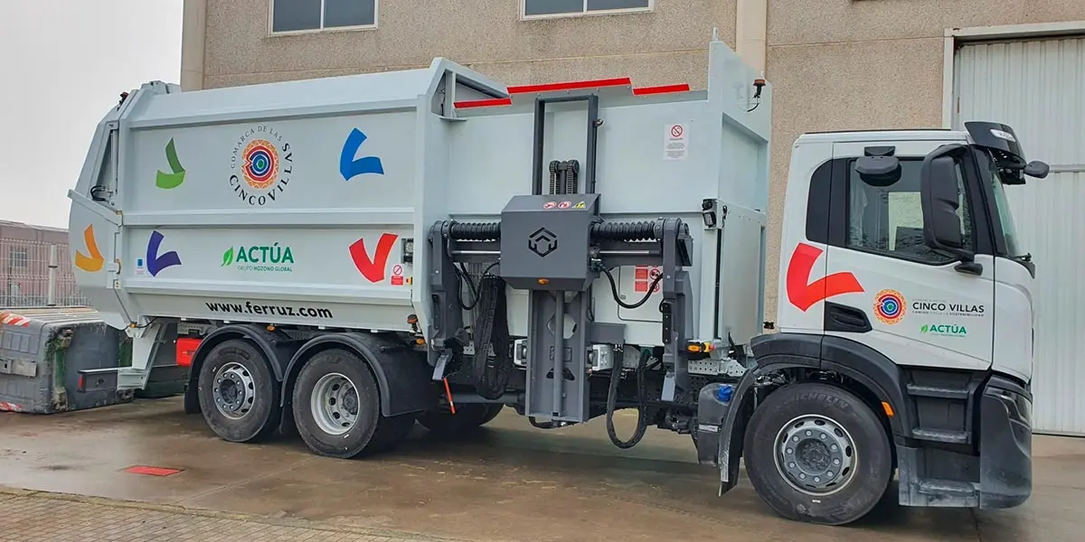 Nuevos veh&iacute;culos de basura en Cinco Villas