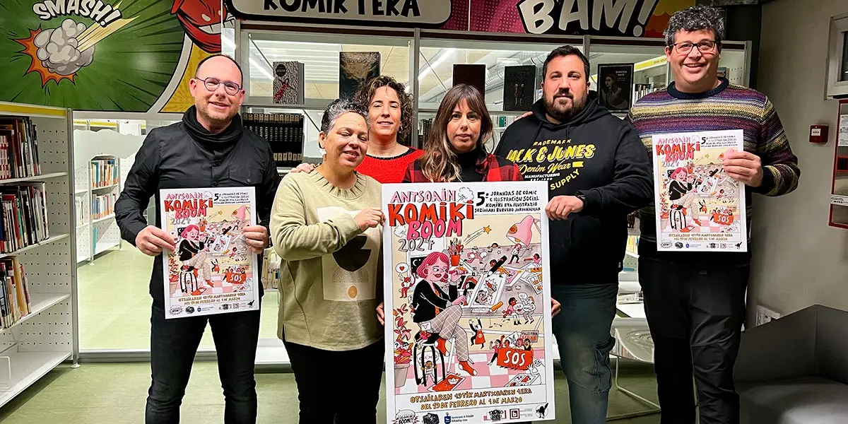 Josetxo Aldunate (Komiki Boom), Kenia Y. Mendoza (bibliotecaria de Anso&aacute;in), Maider Ederra (TxokoGorri) Amaia Nausia (Komiki Boom), Carlos Jim&eacute;nez (Cultura Ayuntamiento de Anso&aacute;in) y Sergio Biurrun (Komiki Boom) en la presentaci&oacute;n de las jornadas
