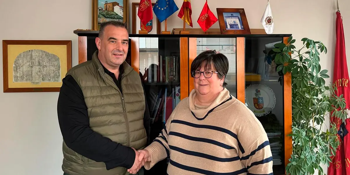 Rafael Loscos, presidente de AER, con Raquel Paz Aperte, alcaldesa de Cabanillas