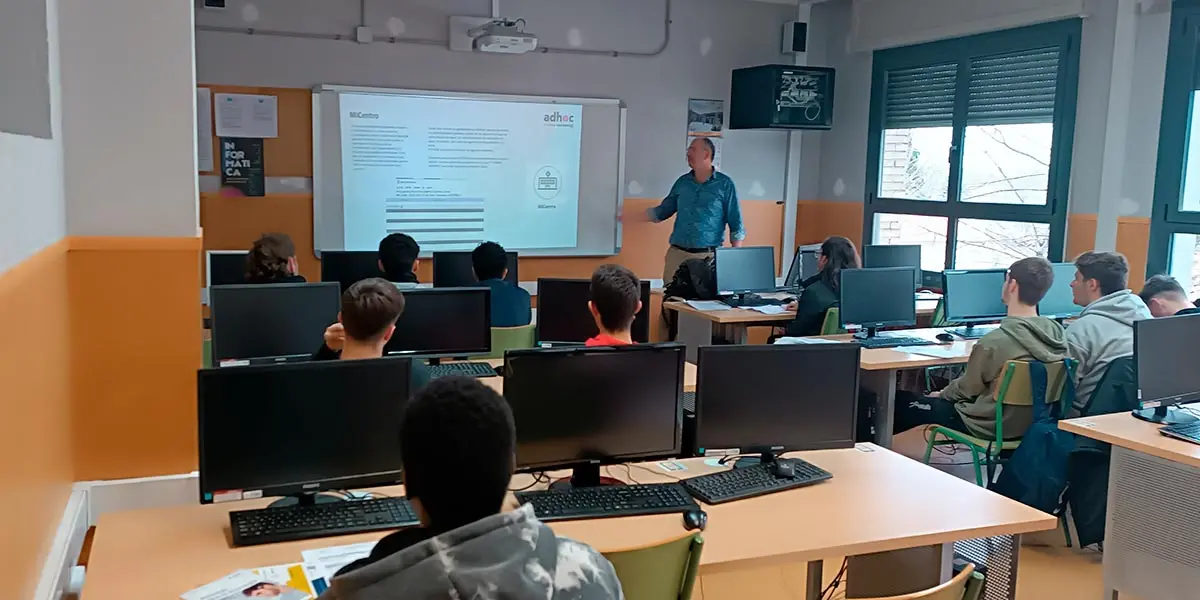 David Santamar&iacute;a en el primer encuentro de empresas de inform&aacute;tica organizado por el Centro Integrado Mar&iacute;a Ana Sanz de Pamplona