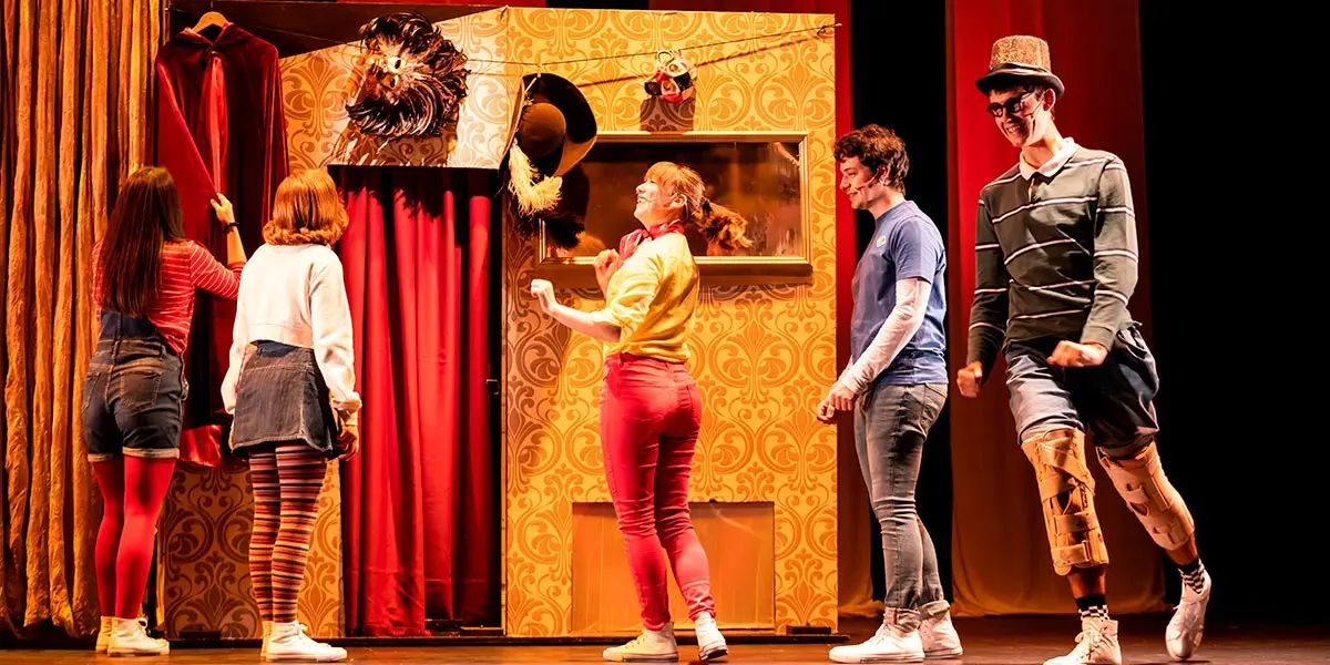 Tdiferencia en un momento de la representaci&oacute;n de Onin y el Misterio del Teatro