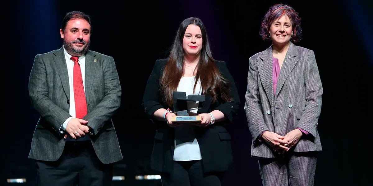 Hualde y Esnaola con la &aacute;rbitra internacional de taekwondo, Aitziber Gorraiz