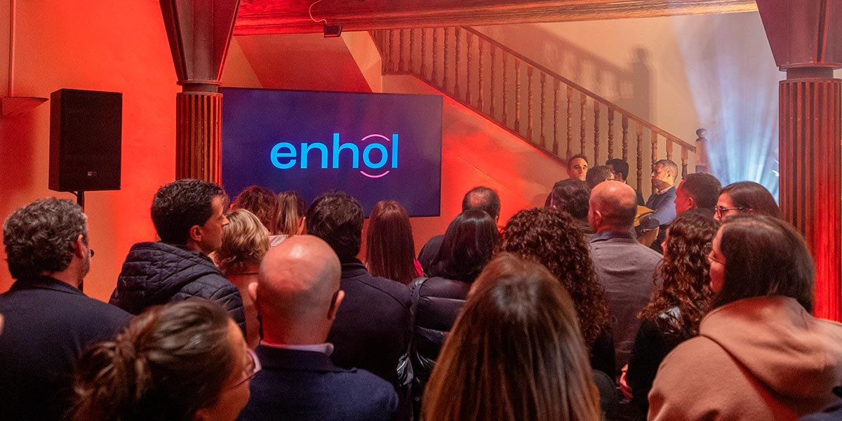 Grupo Enhol actualiza su marca en una Casa del Almirante abarrotada