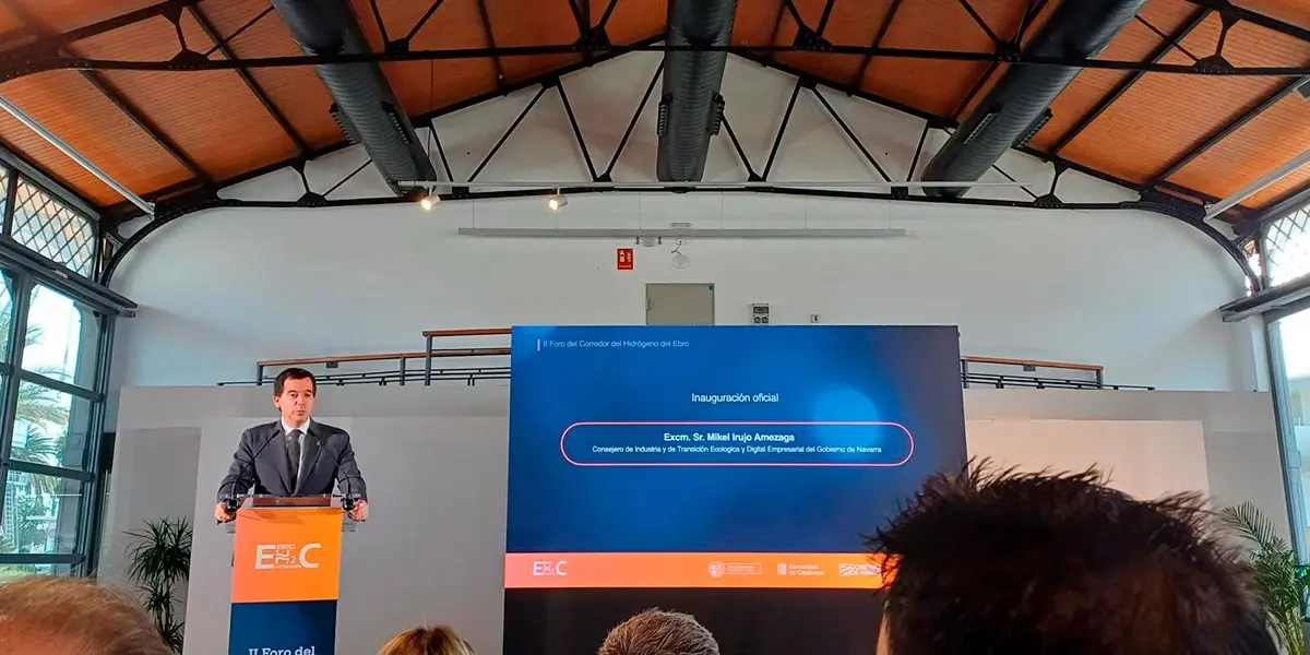 El consejero de Industria y de Transici&oacute;n Ecol&oacute;gica y Digital Empresarial, Mikel Irujo, durante su participaci&oacute;n en el II Foro del Corredor del Hidr&oacute;geno del Ebro