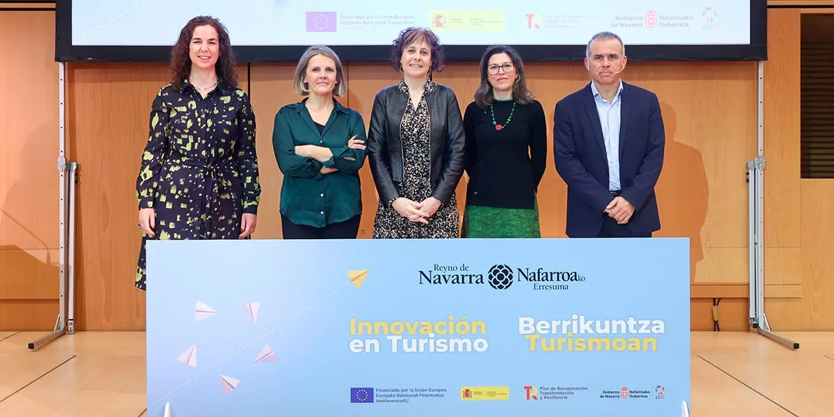 Natalia Zapata, Pilar Telletxea, Rebeca Esnaola, Ana Rivas y Alberto Ecay