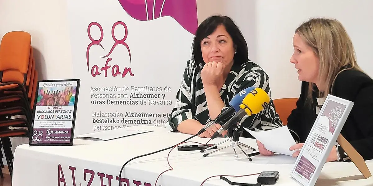 Marta Sim&oacute;n y Ana Remirez, de AFAN, durante la rueda de prensa que ofrecieron en Tudela
