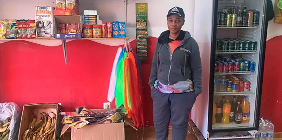 TUDELA Mam&aacute; T Alimentaci&oacute;n Africana (Esosa Arasomwan)