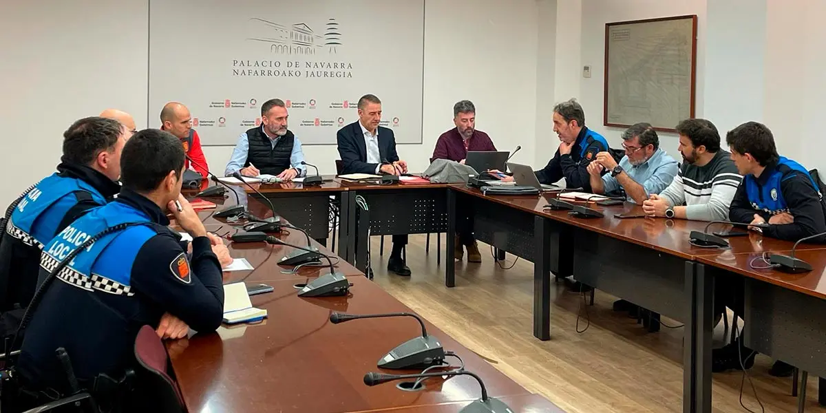 Imagen de la reuni&oacute;n con los polic&iacute;as locales de la Zona Media