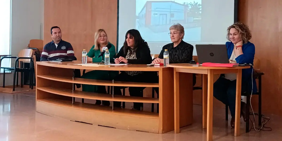 La directora gerente del SNE-NL, Mariam Mart&oacute;n, durante la clausura de la Escuela Taller Ribera Alta Soldadura en Falces