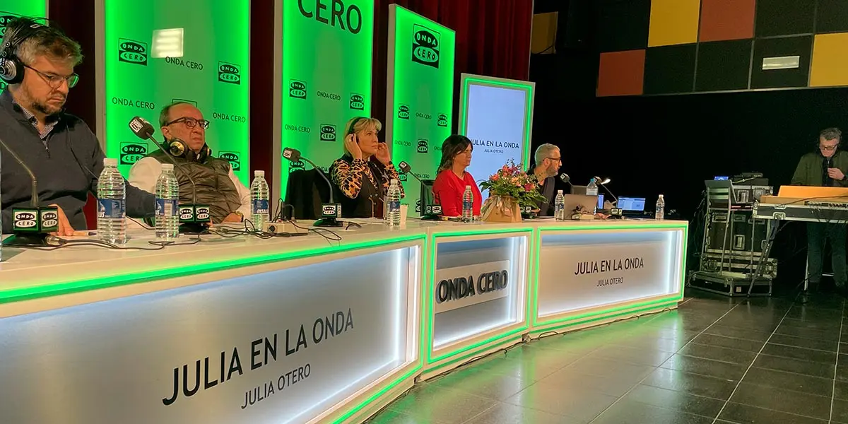 Desde las tres de la tarde, Julia en la Onda emiti&oacute; ayer en directo un programa especial desde el Centro Cultural Tafalla Kulturgunea para hablar sobre las familias pioneras de la energ&iacute;a fotovoltaica en Espa&ntilde;a y sobre sus reivindicaciones