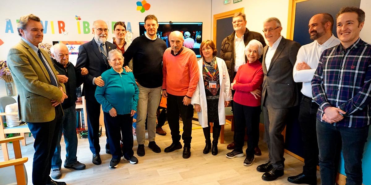Félix Taberna, Fernando Domínguez, Rafael Teijeira, Andrés Ilundáin, Juana Celay y Amaia Jorajuría durante la visita en Cascante al proyecto ACERCAR