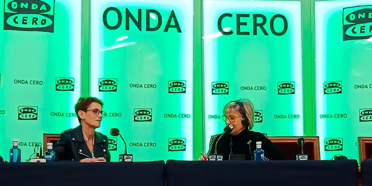La presidenta de Navarra, Mar&iacute;a Chivite, y Julia Otero durante el programa de Onda Cero