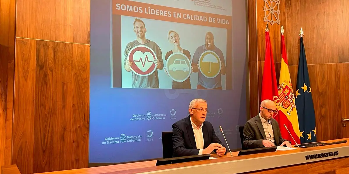 El vicepresidente F&eacute;lix Taberna y el director gerente de la Oficina de An&aacute;lisis y Prospecci&oacute;n, Txema Garc&iacute;a de Eulate en la presentaci&oacute;n del estudio