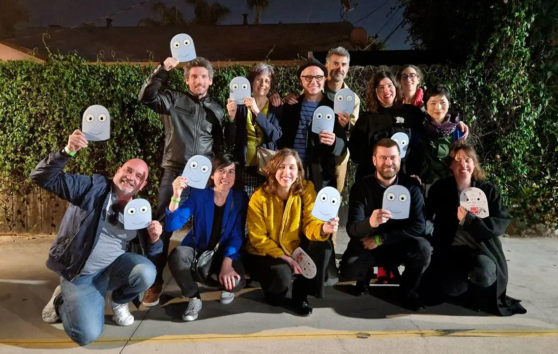 La delegaci&oacute;n navarra junto con el equipo de Robot Dreams