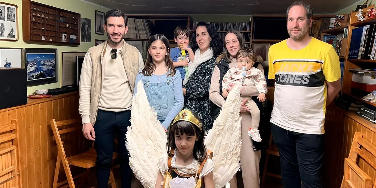 Nadia Pardo Alfaro, &Aacute;ngel de Tudela 2024, junto a su familia