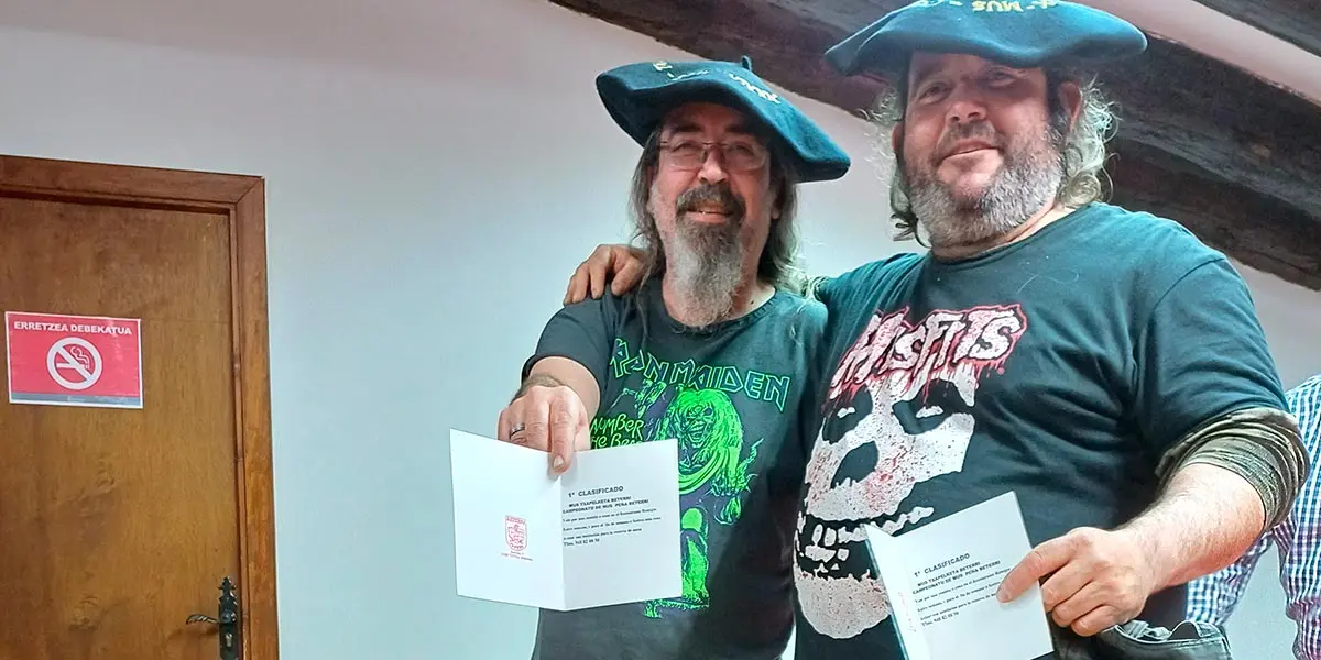Rub&eacute;n Irisarri y Javi Salcedo, ganadores del XXXIX Campeonato de Mus de la Pe&ntilde;a Beterri