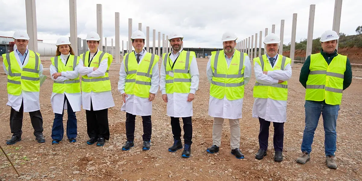 Visita del consejero Mikel Irujo, junto al equipo directivo de Elaborados Naturales a las obras de la nueva planta en Funes