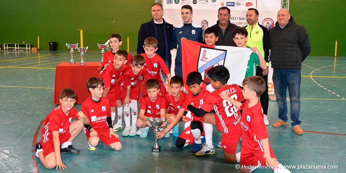 Equipo del Tauste FS campe&oacute;n en categoria benjam&iacute;n