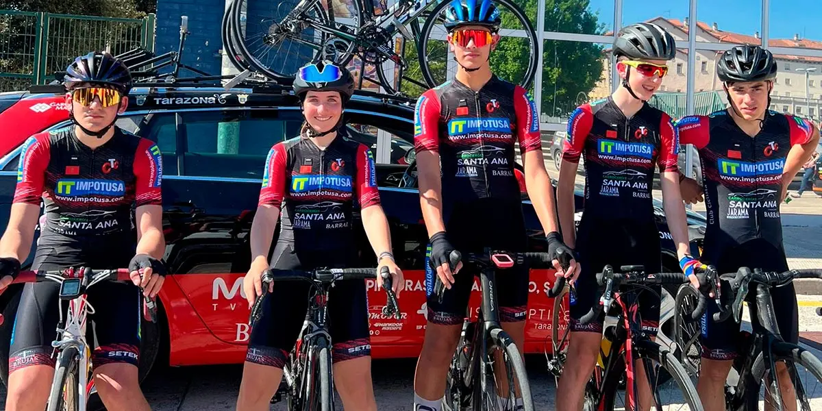 El equipo Cadete Impotusa del Club Ciclista Turiaso La Ribera que se desplaz&oacute; a Villava