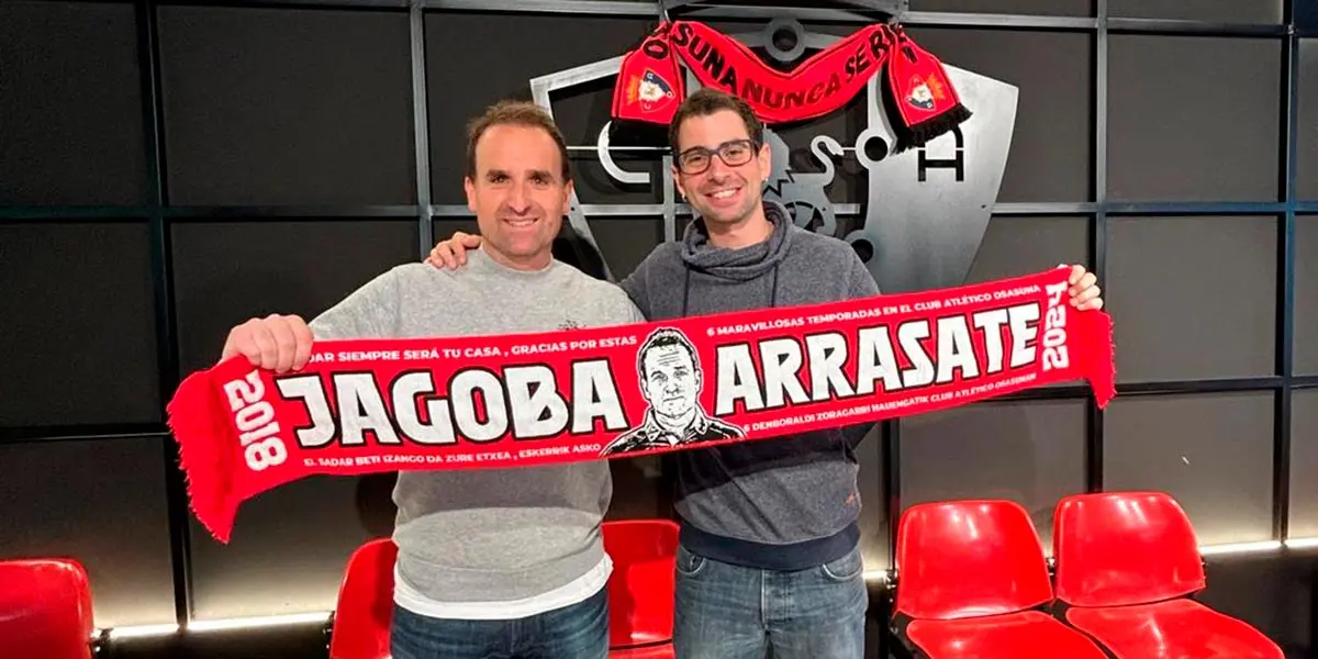 Jagoba Arrasate se mostr&oacute; muy agradecido con esta original muestra de afecto de Iker Sesma