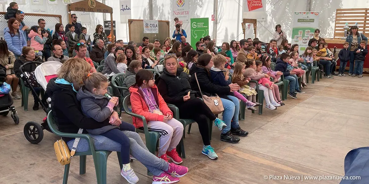 Cuenta cuentos en la Carpa 1