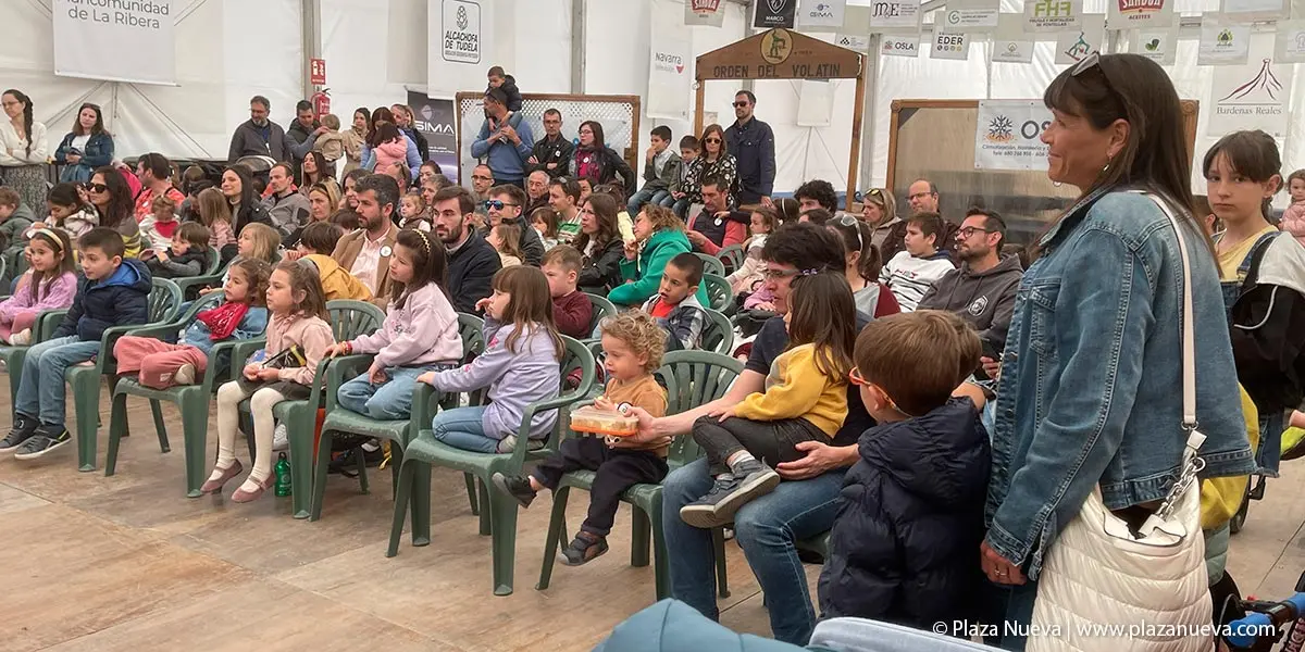 Cuenta cuentos en la Carpa 4