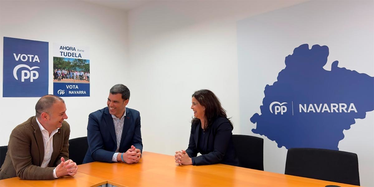 Maribel García Malo y Sergio Vitas Aguirre firman su afiliación al PP de Navarra
