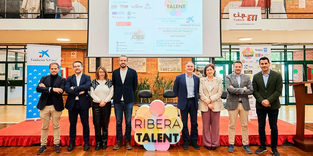 Foto de grupo, durante la apertura