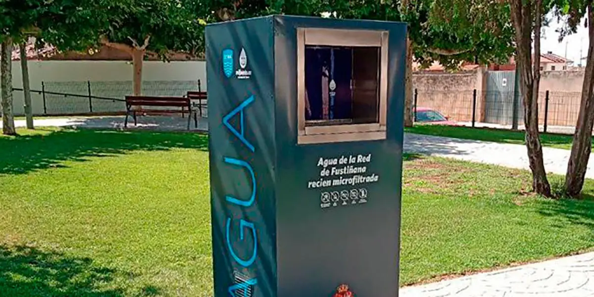 Con estas fuentes el Ayuntamiento de Fusti&ntilde;ana evita 3.600 kilos de pl&aacute;stico