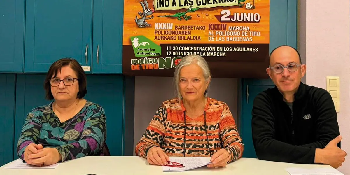 Bego&ntilde;a Aguirre, Milagros Rubio y Eduardo Navascu&eacute;s, miembros de la Asamblea Antipol&iacute;gono
