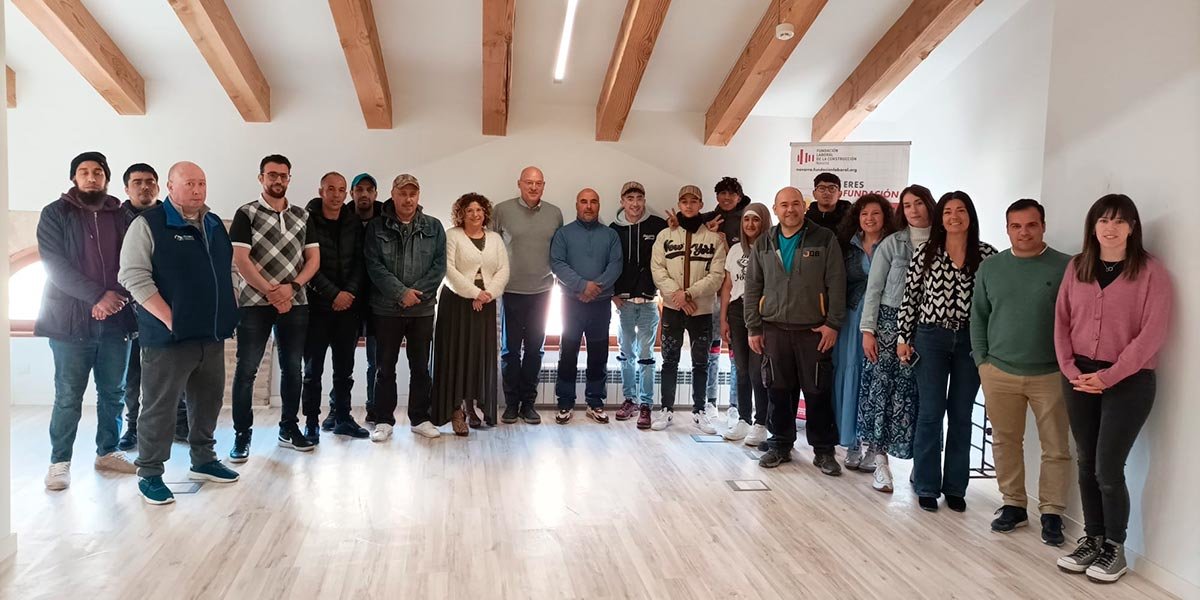 Participantes y organizadores del Taller de Formación y Empleo de la FLC de Navarra en Villafranca