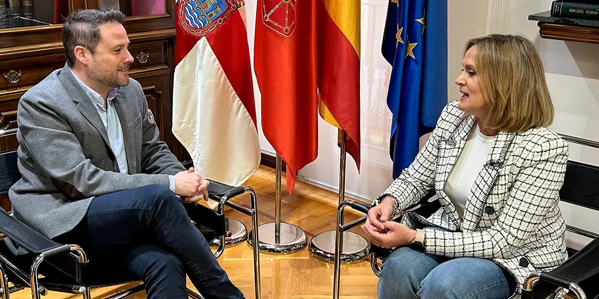 Alejandro Toquero, alcalde de Tudela; y la alcaldesa de Barakaldo, Amaia del Campo