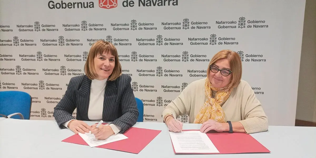 La directora general de Protecci&oacute;n Social y Cooperaci&oacute;n al Desarrollo, In&eacute;s Jim&eacute;nez, junto a la delegada territorial de la FSG, In&eacute;s Garc&iacute;a