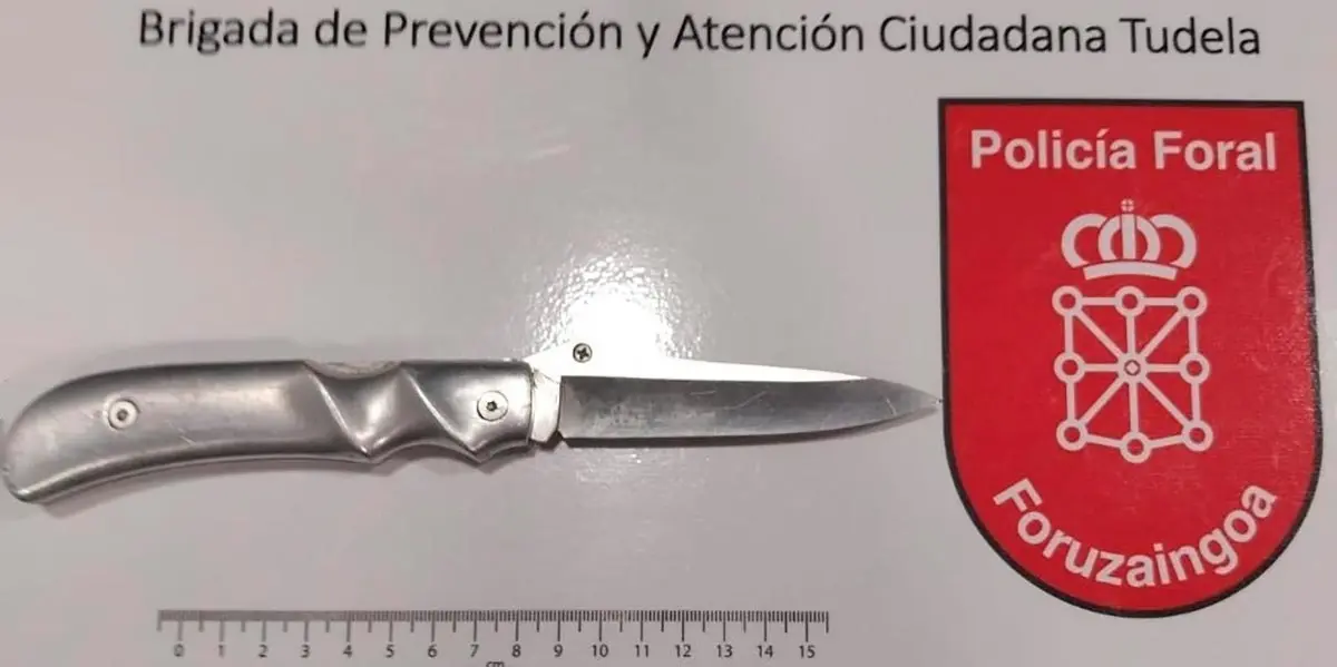 Navaja que portaba el detenido en Fusti&ntilde;ana