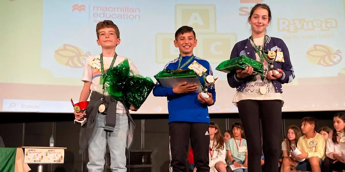 Juan S&aacute;nchez, &Iacute;zan Ma&ntilde;ero y Bianca Sara, ganadores del Spelling Bee 2024