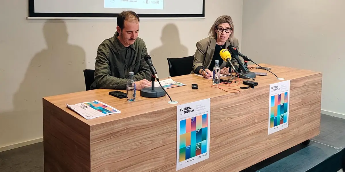 La concejal de cultura, Ic&iacute;ar Les y Alfredo Mart&iacute;nez, responsable de la entidad Asalto, que coordina el festival en la presentaci&oacute;n de ayer